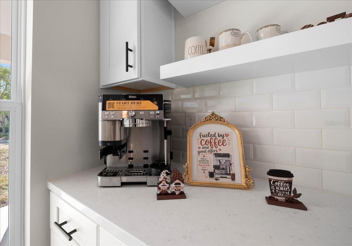 ROLLING HILLS - Residential