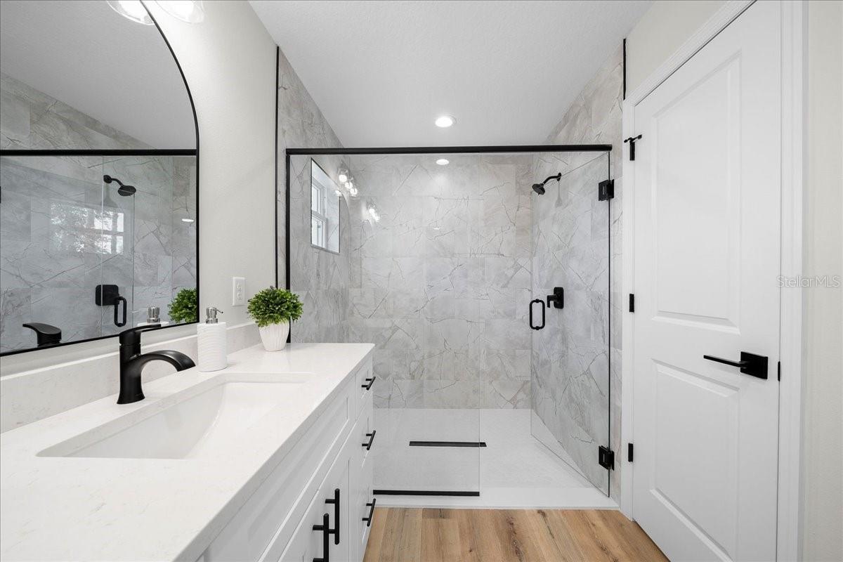 ROLLING HILLS - Residential