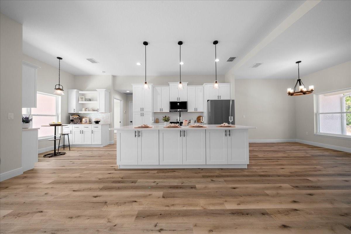 ROLLING HILLS - Residential