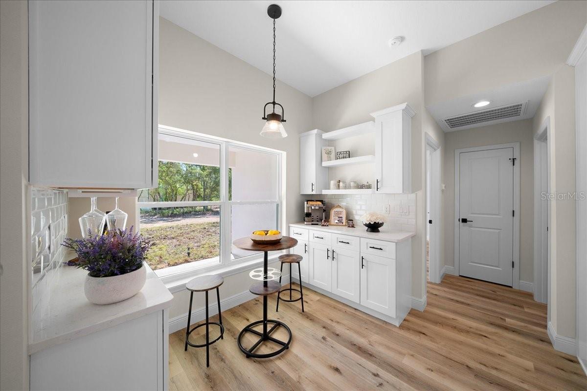 ROLLING HILLS - Residential