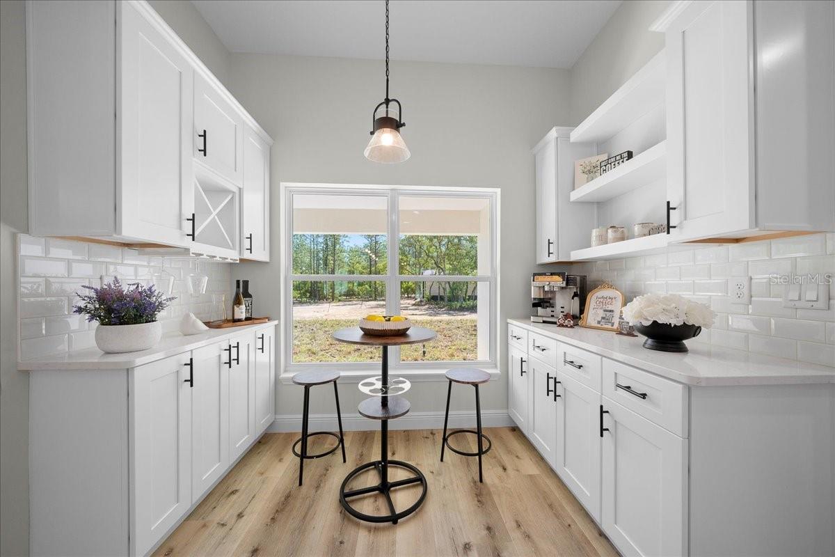 ROLLING HILLS - Residential