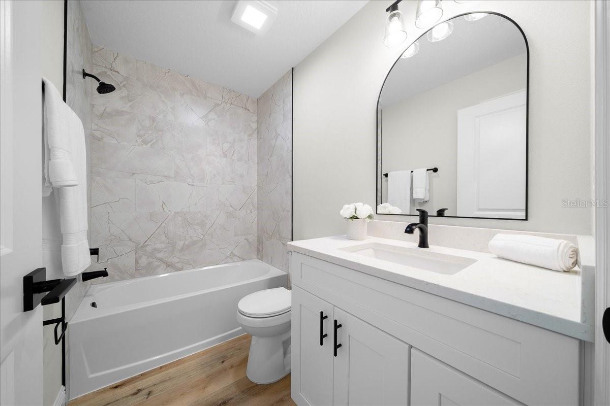 ROLLING HILLS - Residential