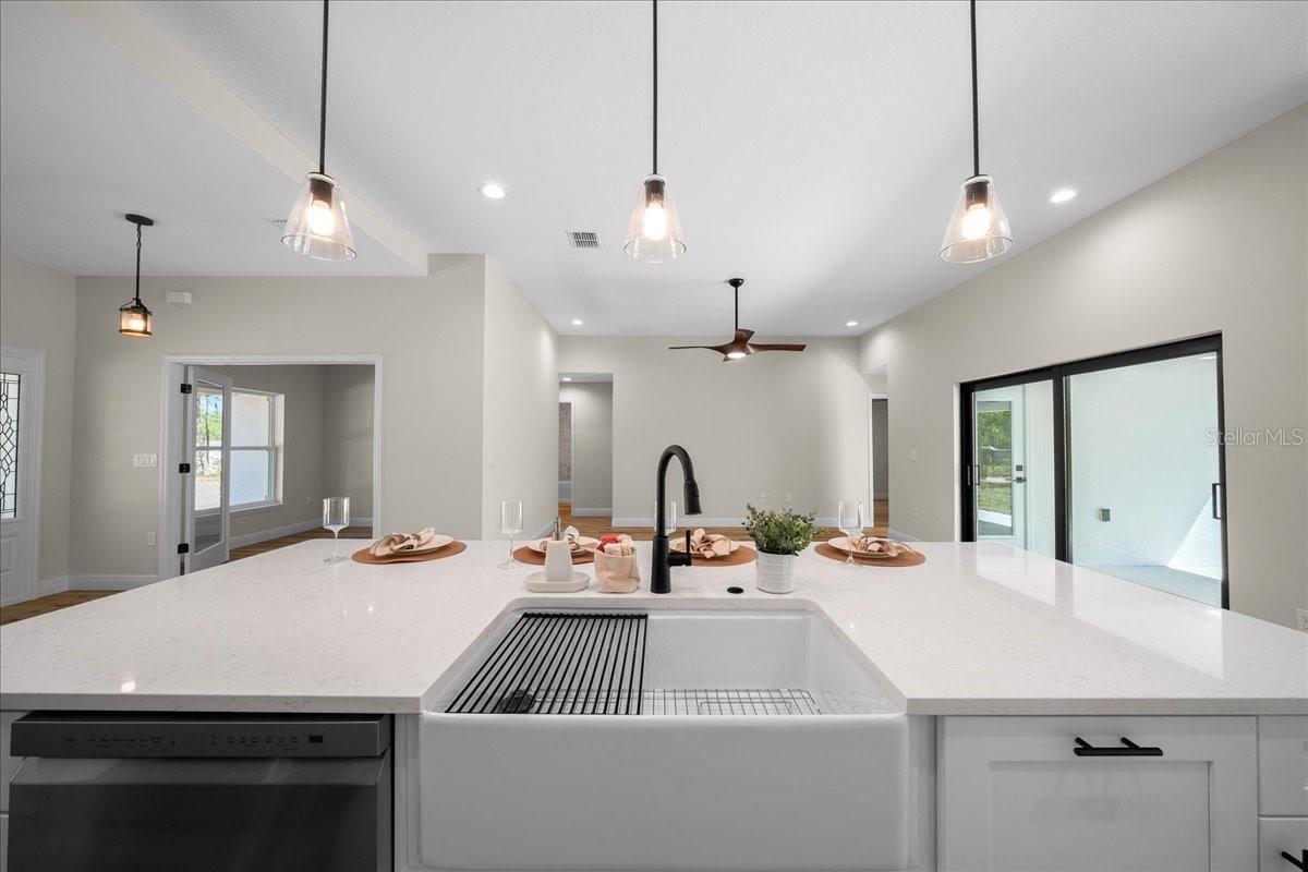 ROLLING HILLS - Residential