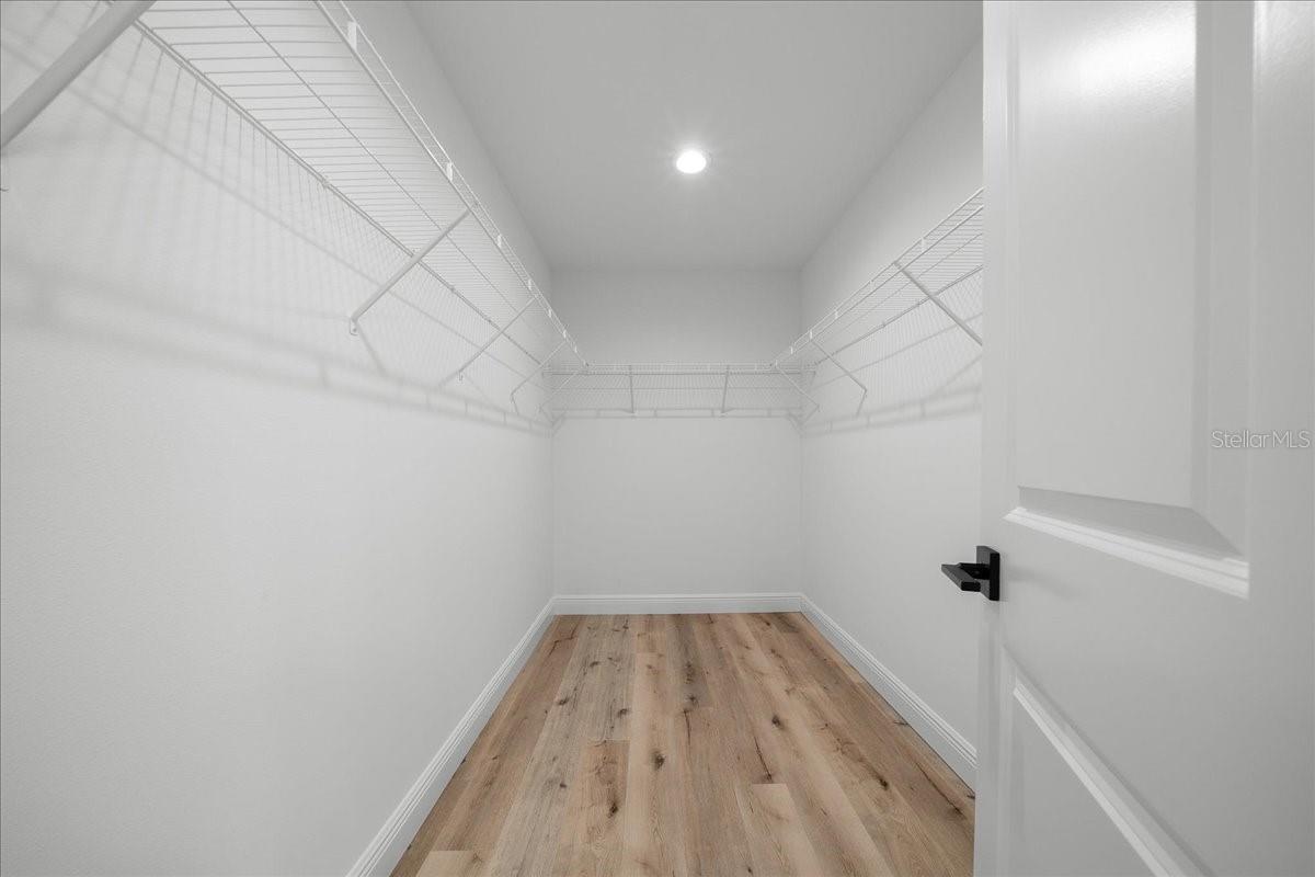 ROLLING HILLS - Residential