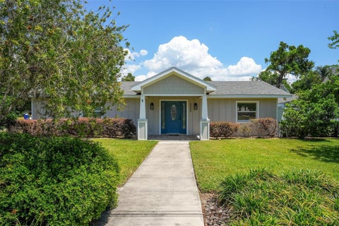 Photo of 322 N Disston Avenue, Tavares, FL 32778 (MLS # G5113988)