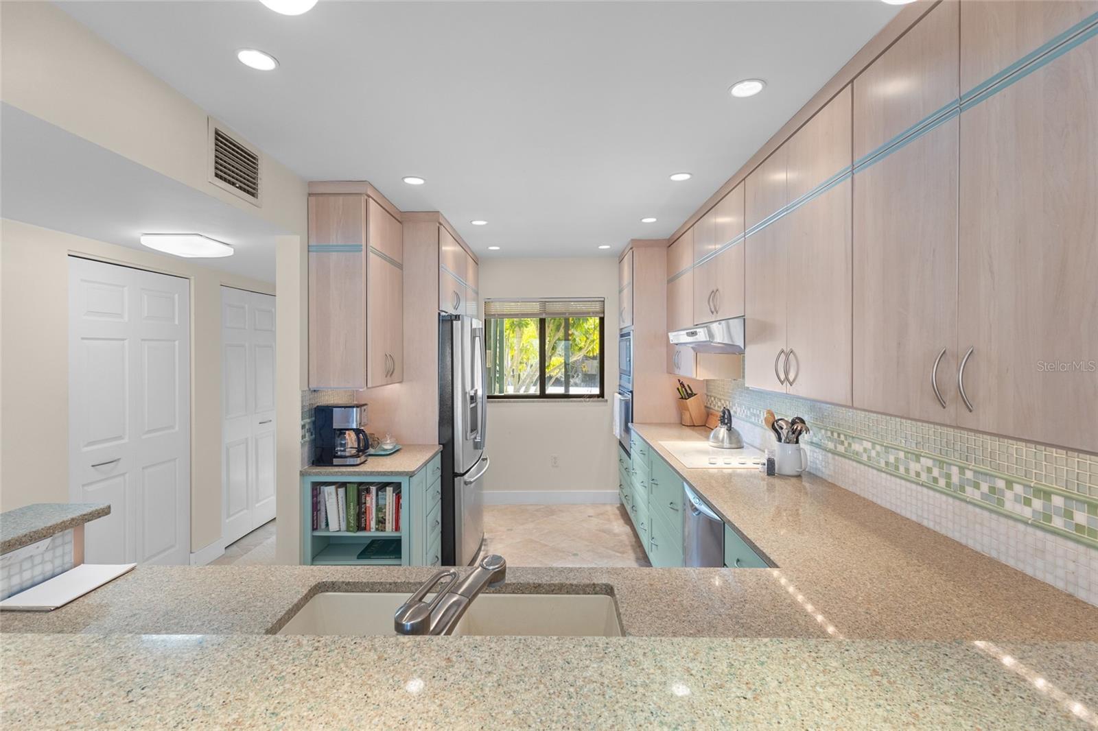 1515 PELICAN POINT DRIVE 284