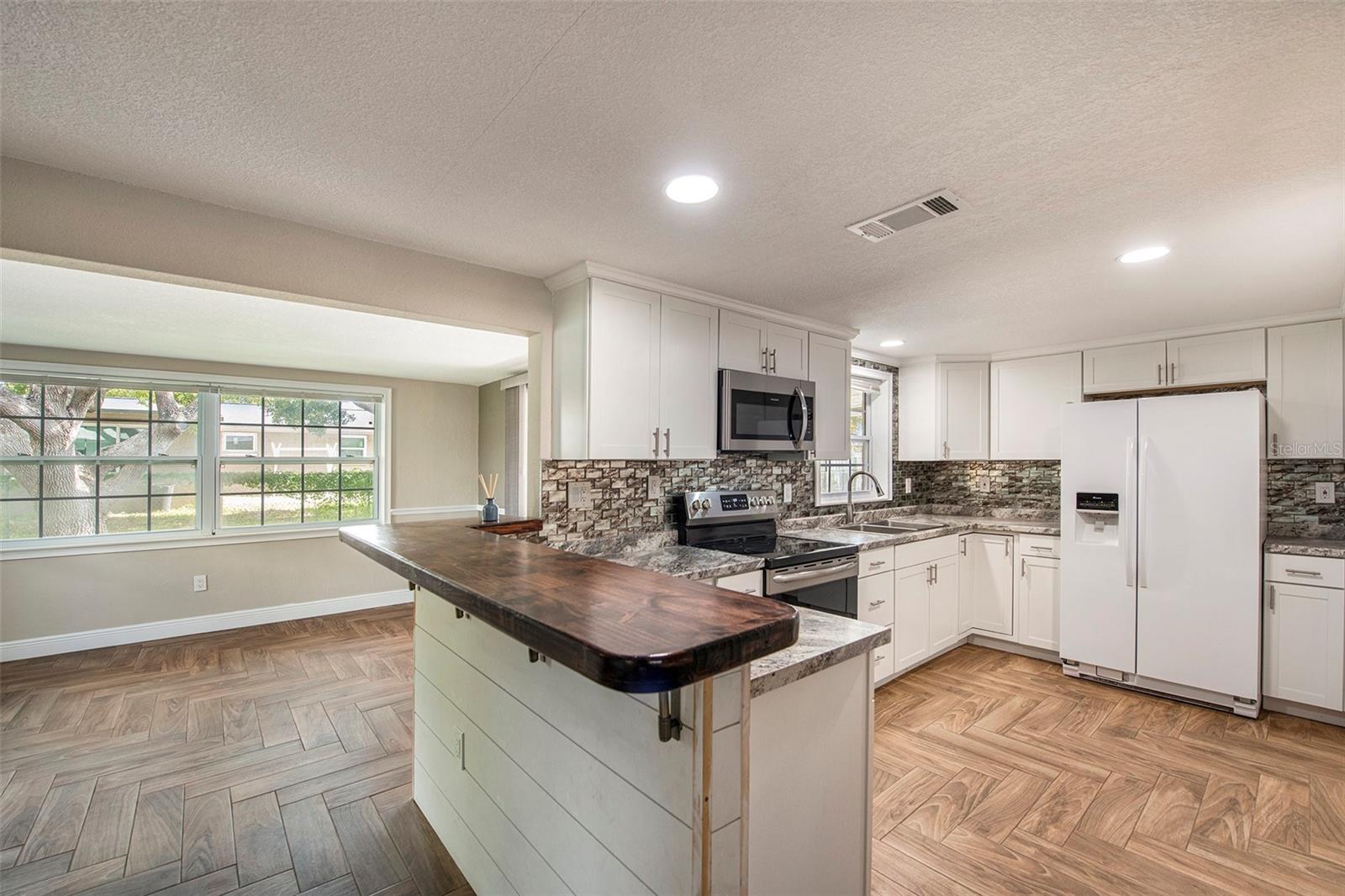 EMBASSY HILLS - Residential