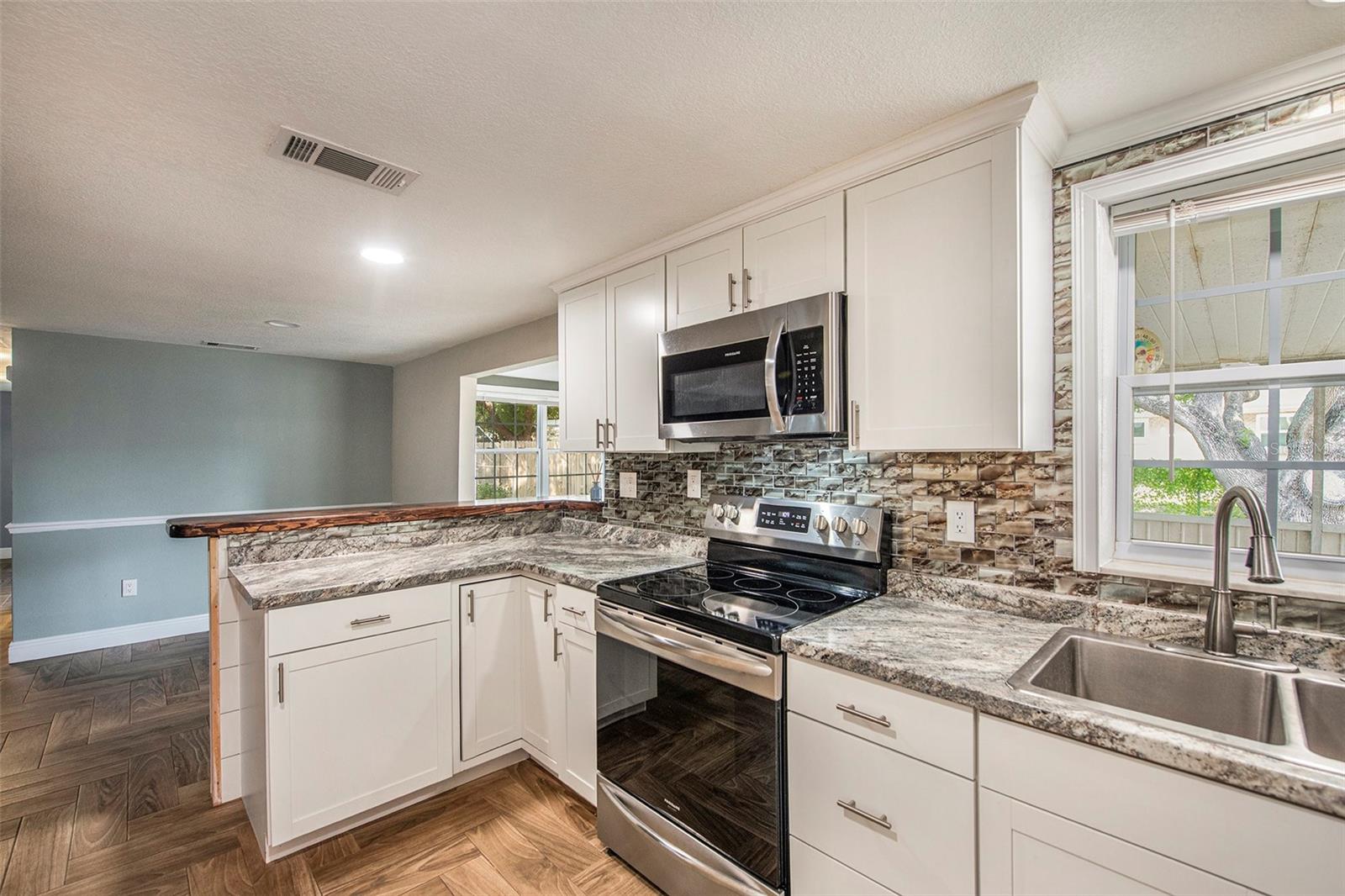 EMBASSY HILLS - Residential