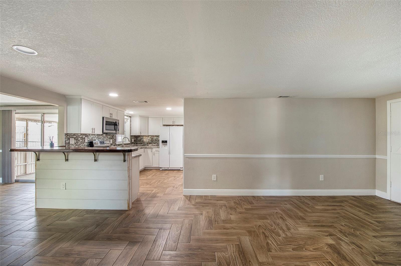 EMBASSY HILLS - Residential