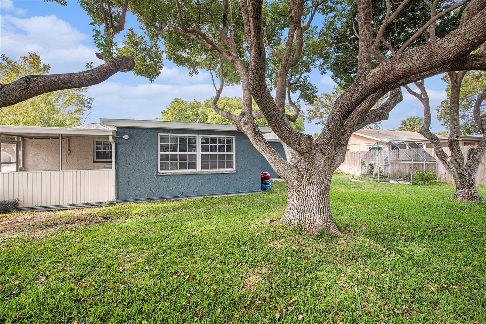 EMBASSY HILLS - Residential