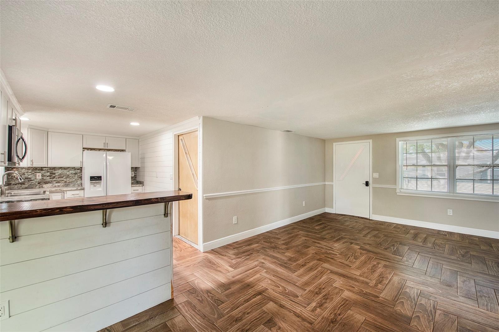 EMBASSY HILLS - Residential