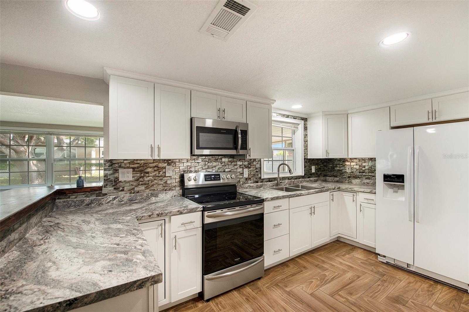 EMBASSY HILLS - Residential