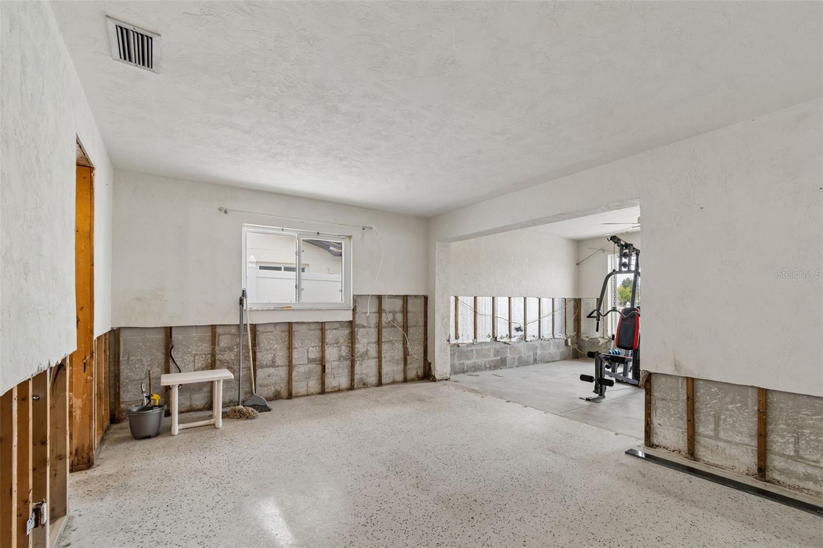 PARADISE ISLAND 6TH ADD - Residential