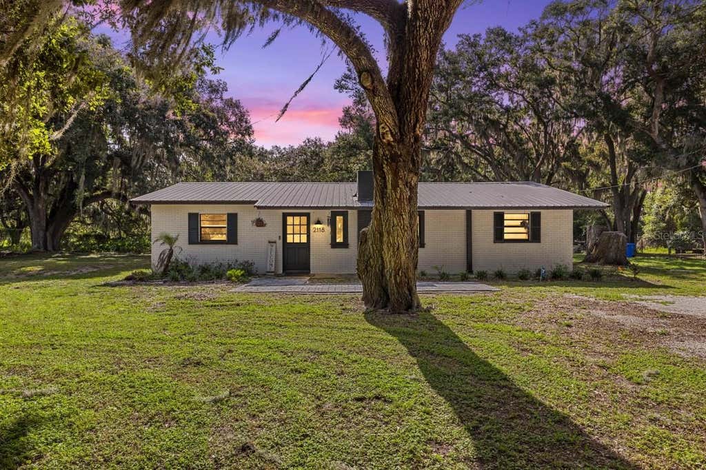 Photo of 2118 E Keysville Road, Lithia, FL 33547 (MLS # TB8531197)