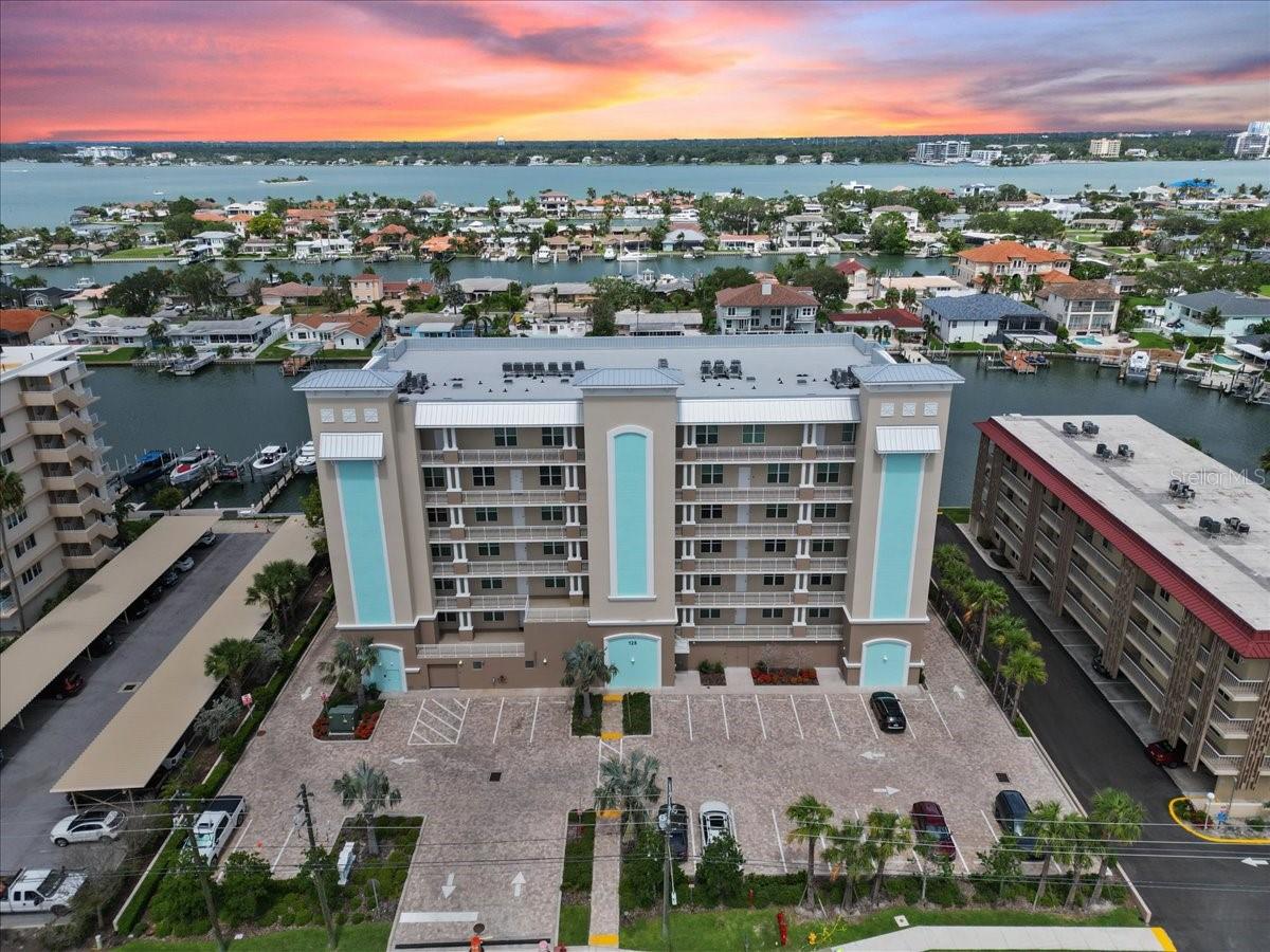 125 ISLAND WAY 403