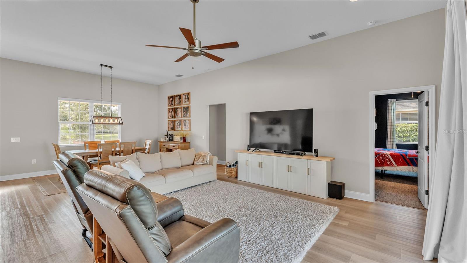 SQUARE LAKE PH 01 - Residential