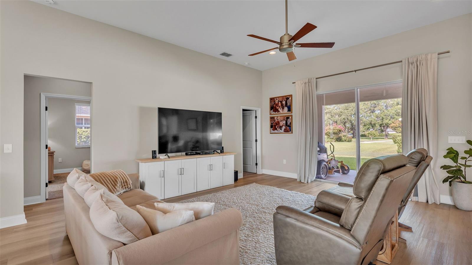 SQUARE LAKE PH 01 - Residential