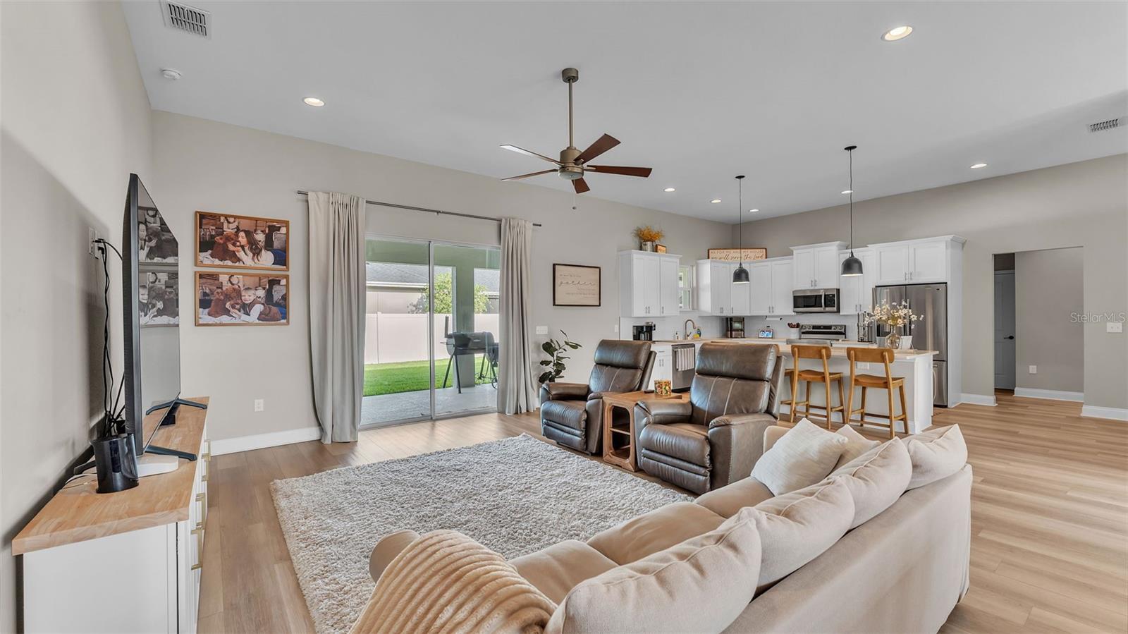 SQUARE LAKE PH 01 - Residential