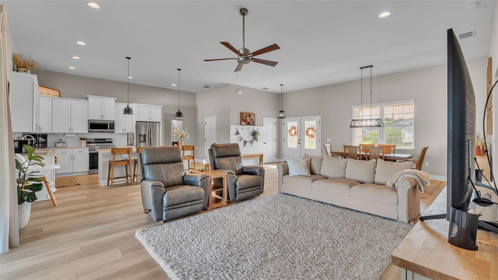 SQUARE LAKE PH 01 - Residential