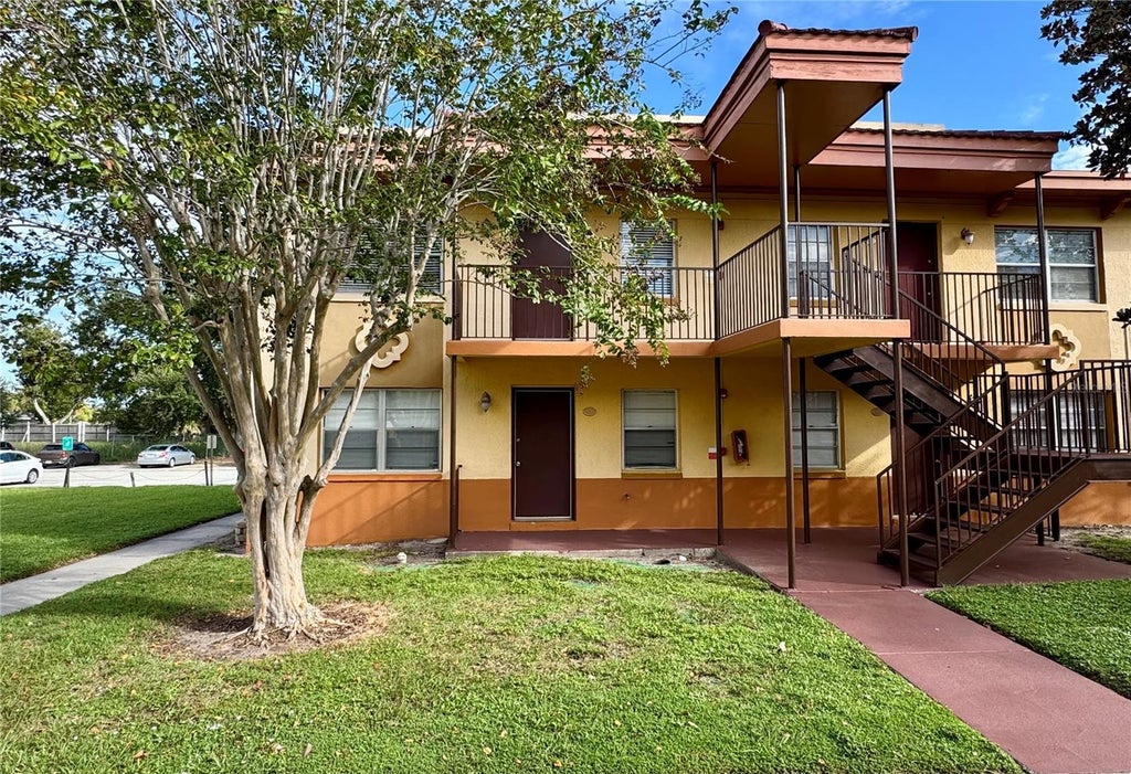 Photo of 719 Wyman Court #B, Orlando, FL 32809 (MLS # O6447391)