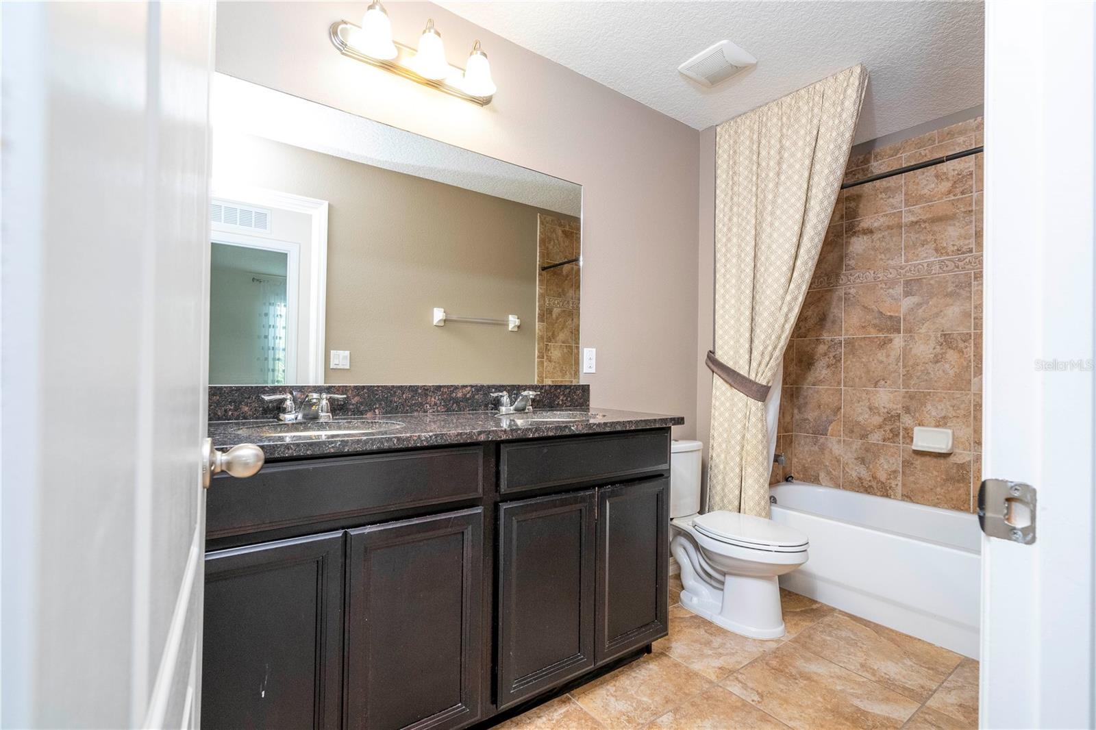 WOODLAND LAKES PRESERVE UN PH 03 - Residential