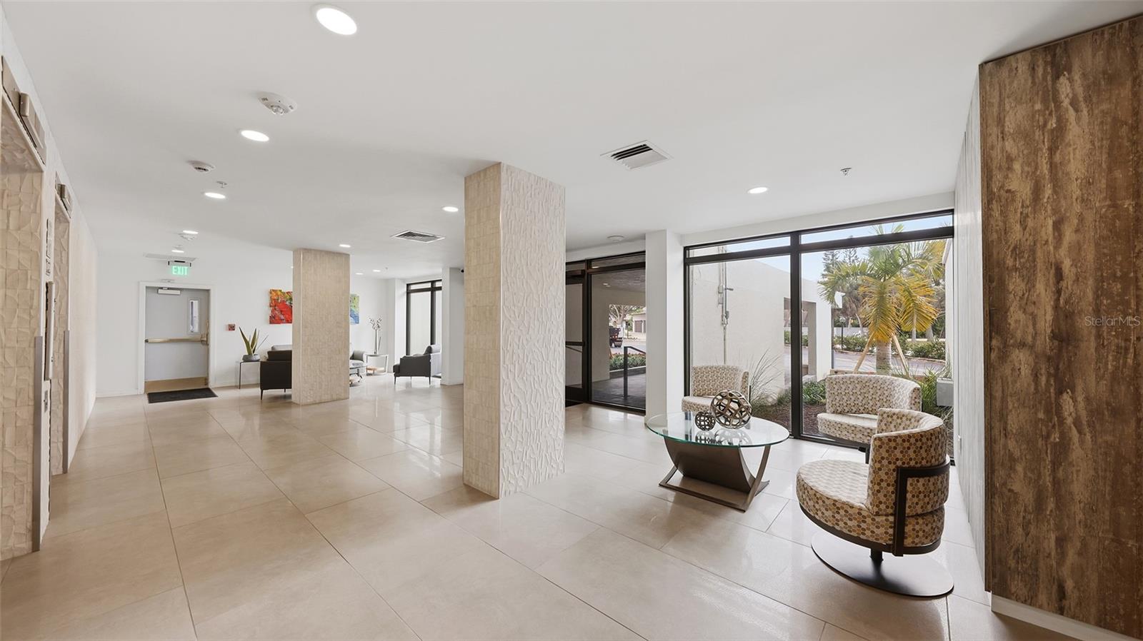 SIESTA TOWERS - Residential