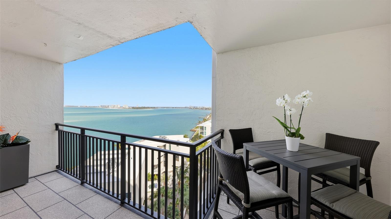 SIESTA TOWERS - Residential