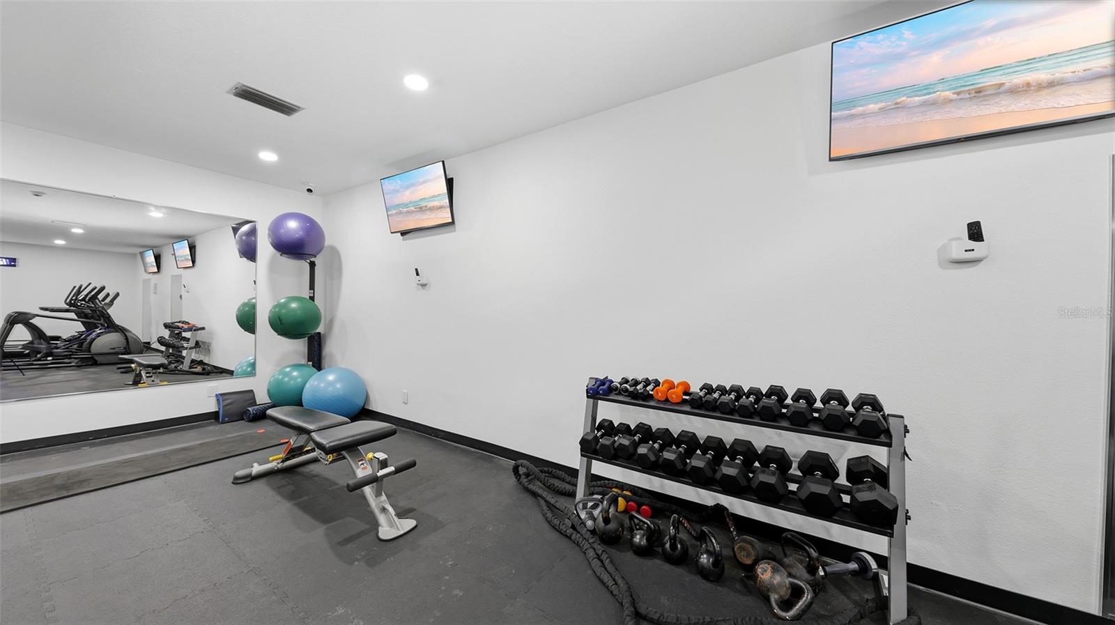 SIESTA TOWERS - Residential