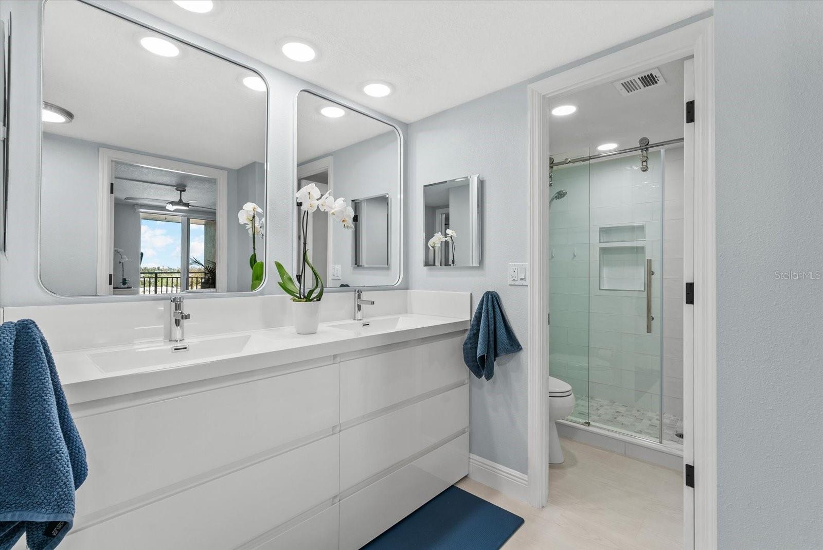 SIESTA TOWERS - Residential