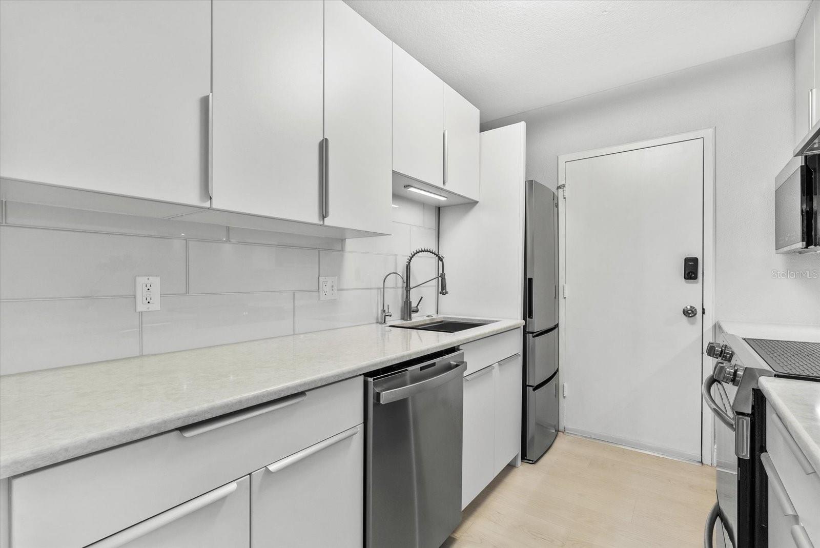 SIESTA TOWERS - Residential