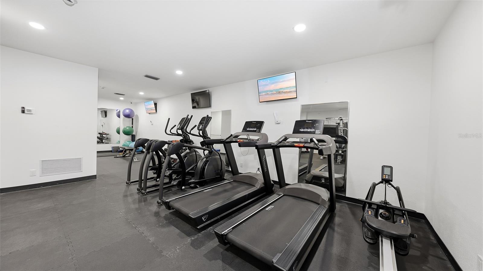 SIESTA TOWERS - Residential