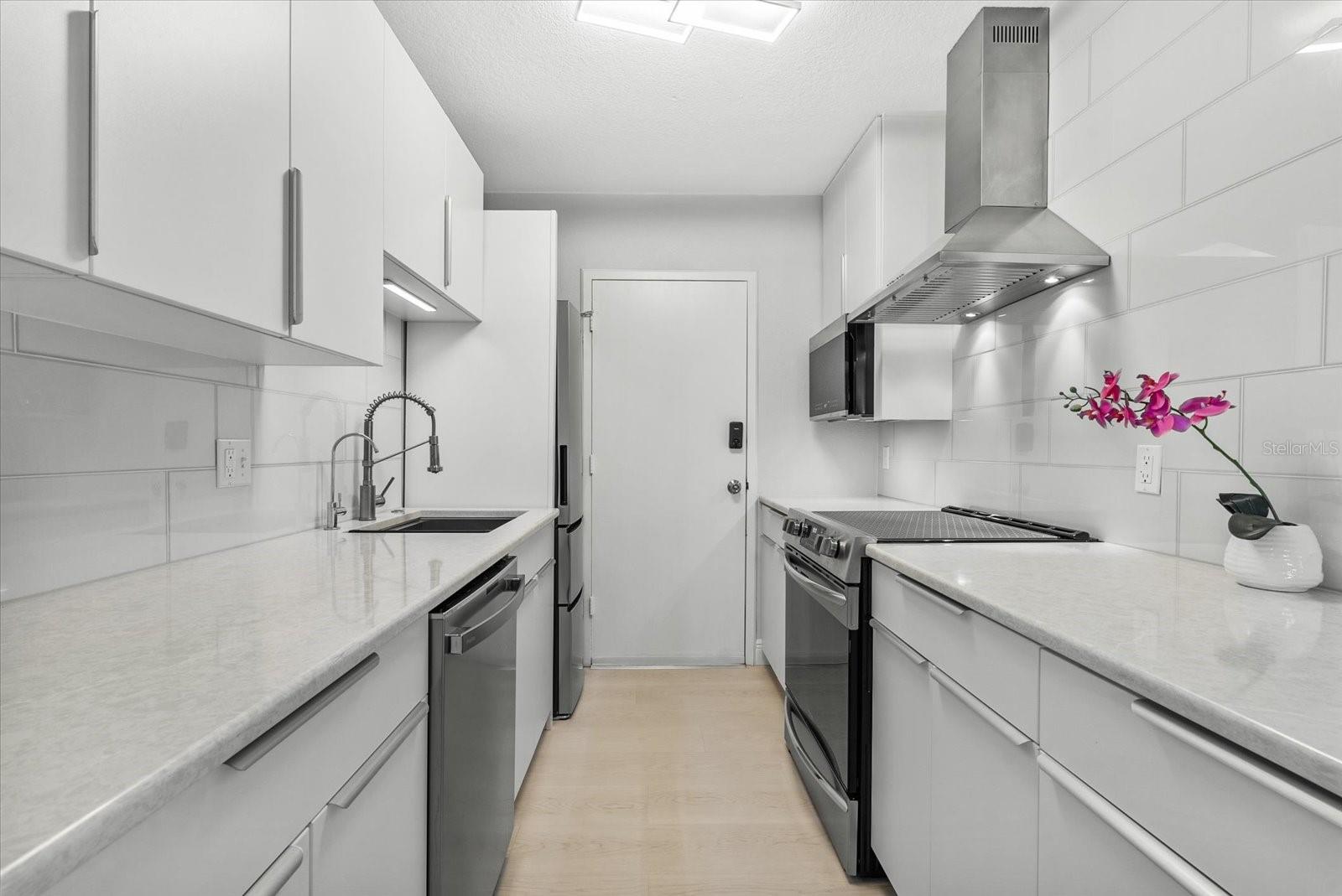 SIESTA TOWERS - Residential