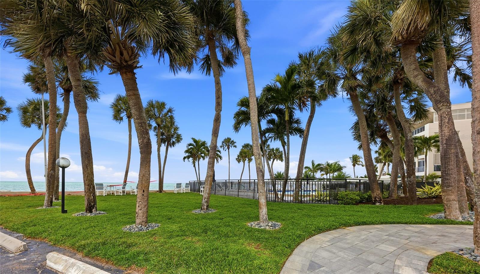 SIESTA TOWERS - Residential