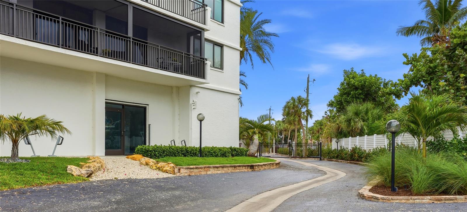 SIESTA TOWERS - Residential