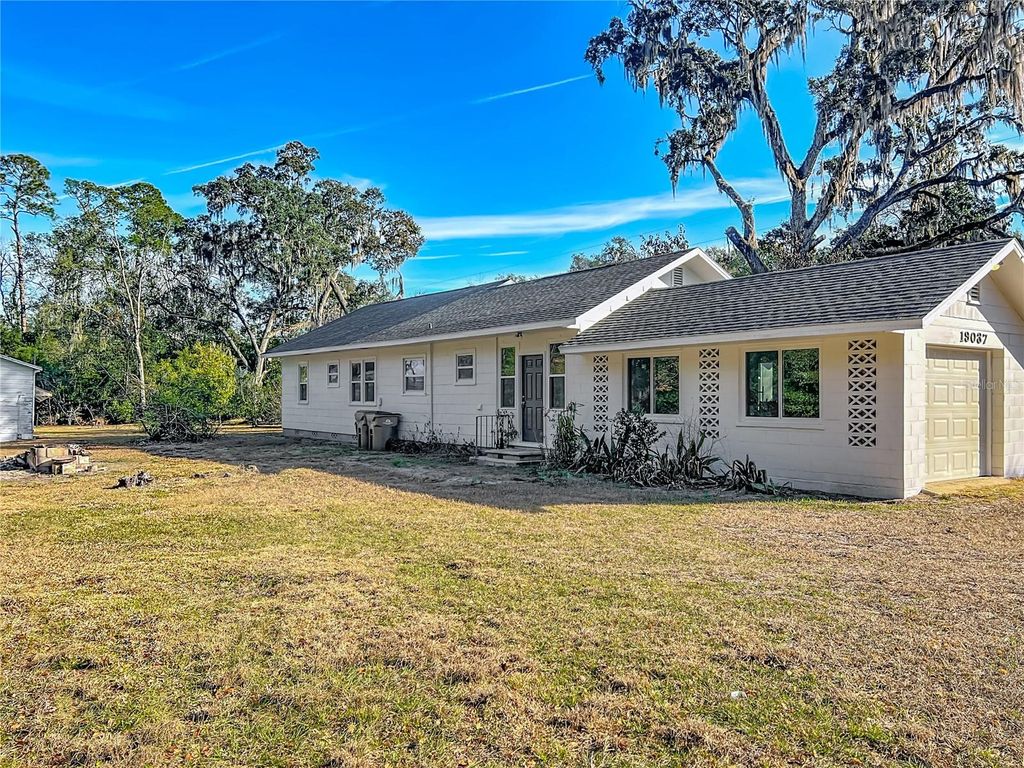 Photo of 19037 Ravenswood Road, Altoona, FL 32702 (MLS # G5107114)