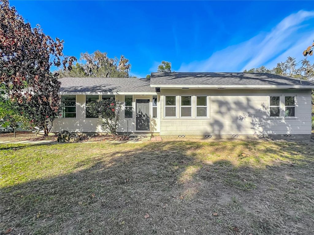 Photo of 19037 Ravenswood Road, Altoona, FL 32702 (MLS # G5107114)