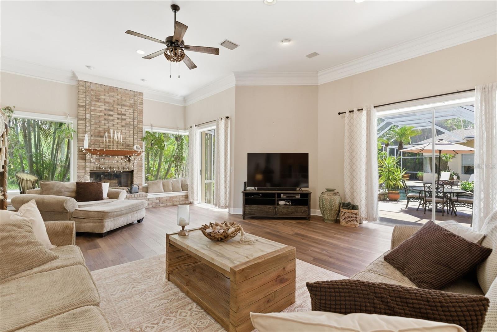 CHEVAL POLO & GOLF CL PHAS - Residential