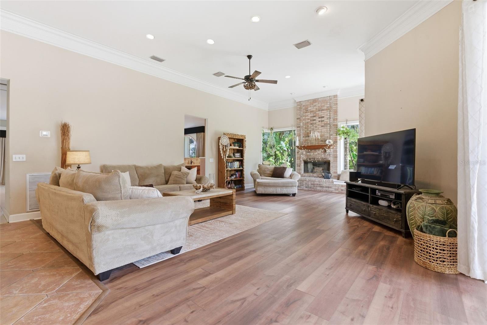 CHEVAL POLO & GOLF CL PHAS - Residential