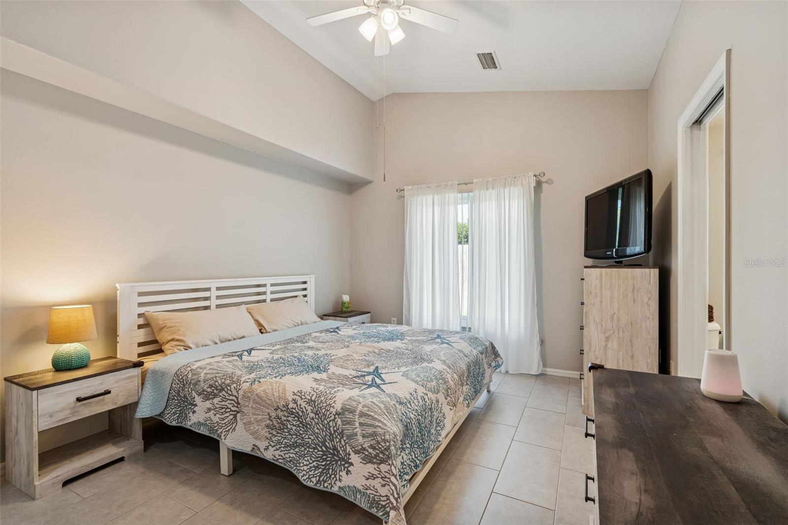 BECKETT BAY - Residential