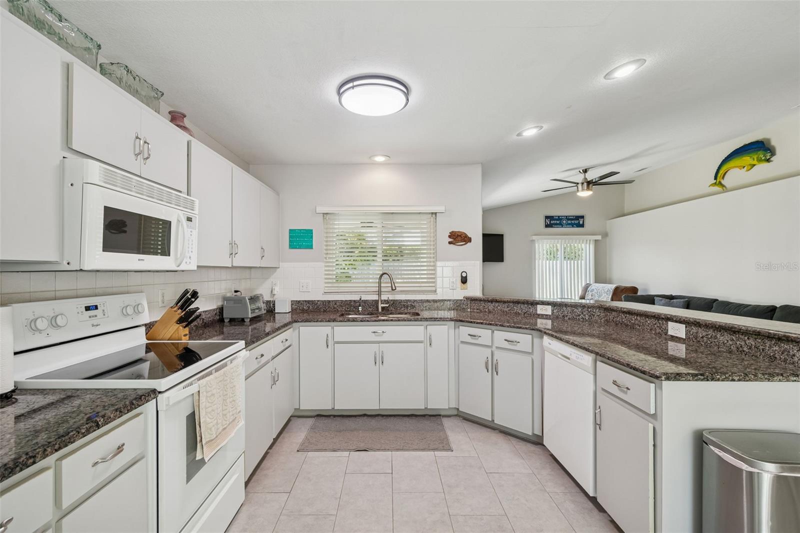 BECKETT BAY - Residential