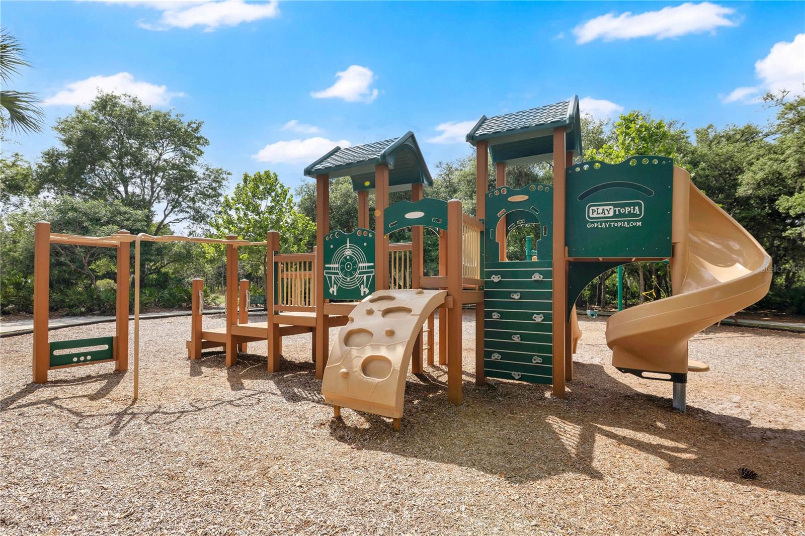 SAWGRASS BAY - Residential