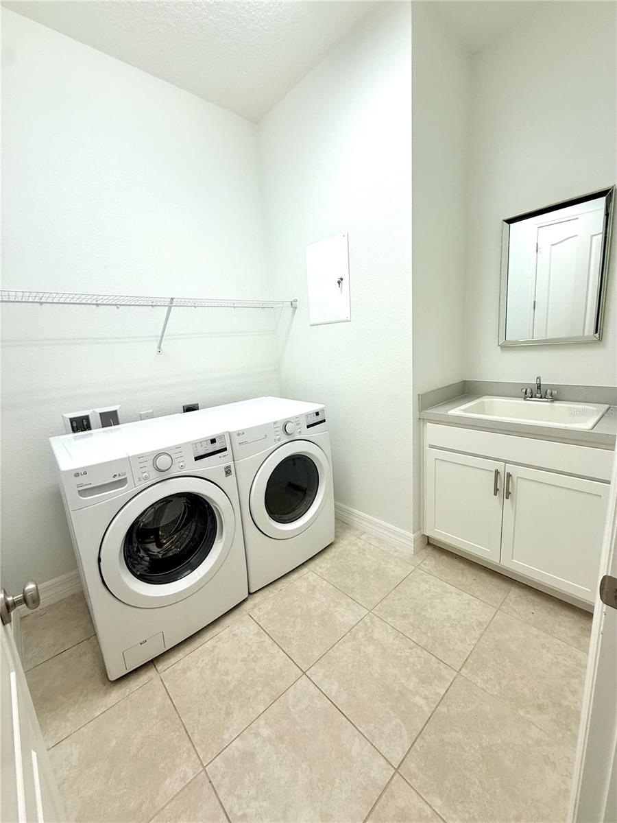 POINTE/HUNTERS CRK - Residential