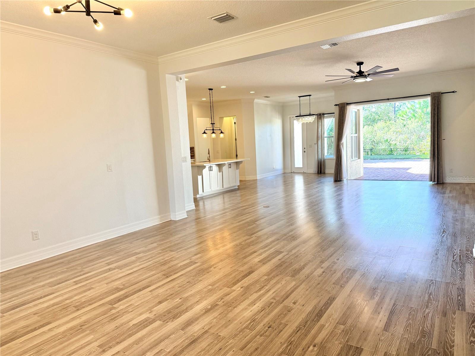 POINTE/HUNTERS CRK - Residential