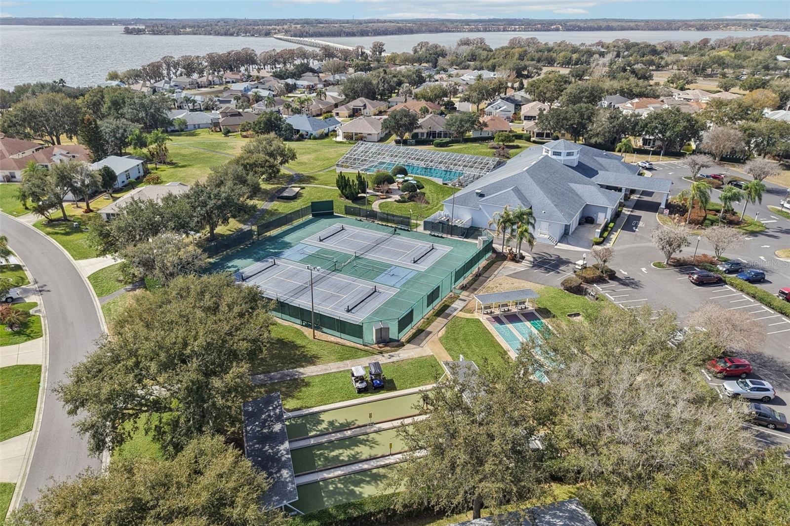 TAVARES ROYAL HARBOR PH 02 LT 179 - Residential