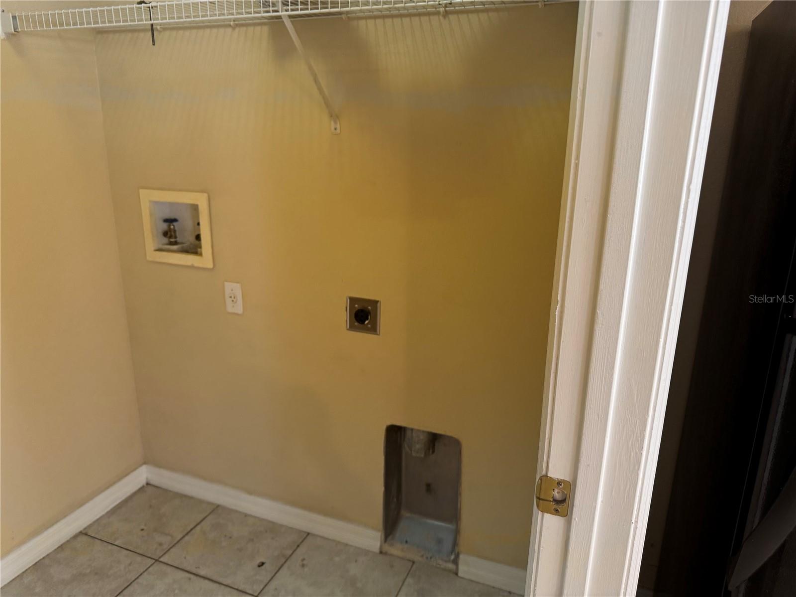 LAS CASCADA PH 01 - Residential Lease