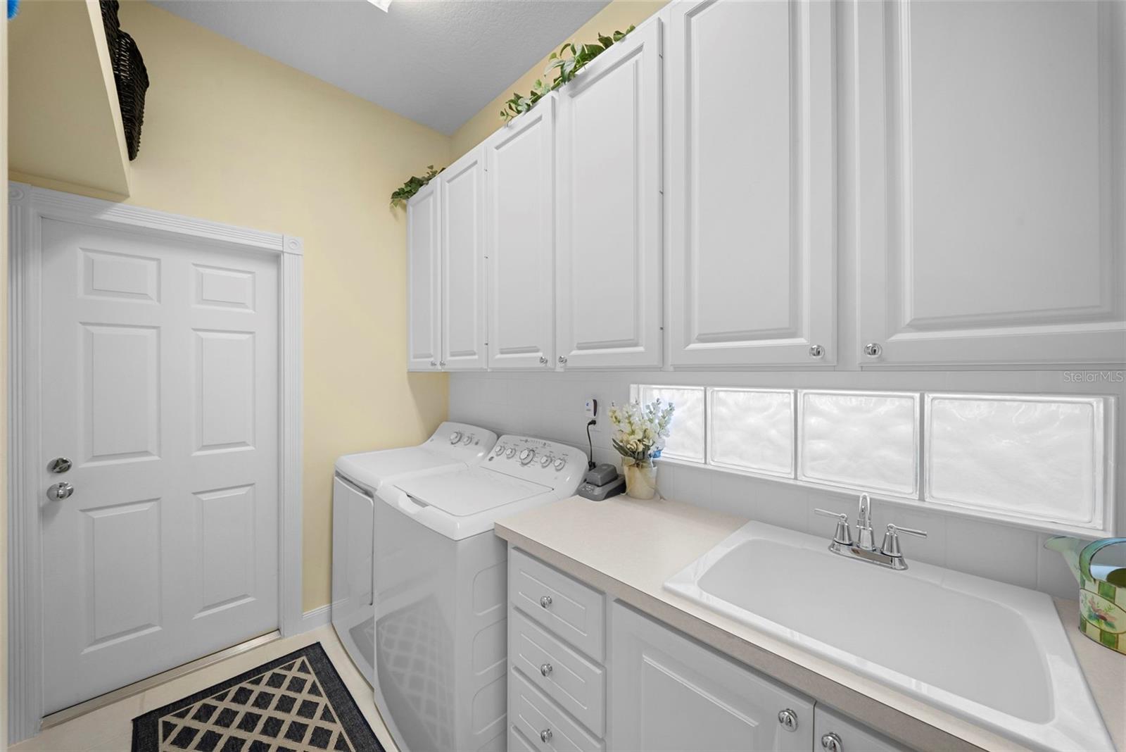 VILLAGEWALK - Residential