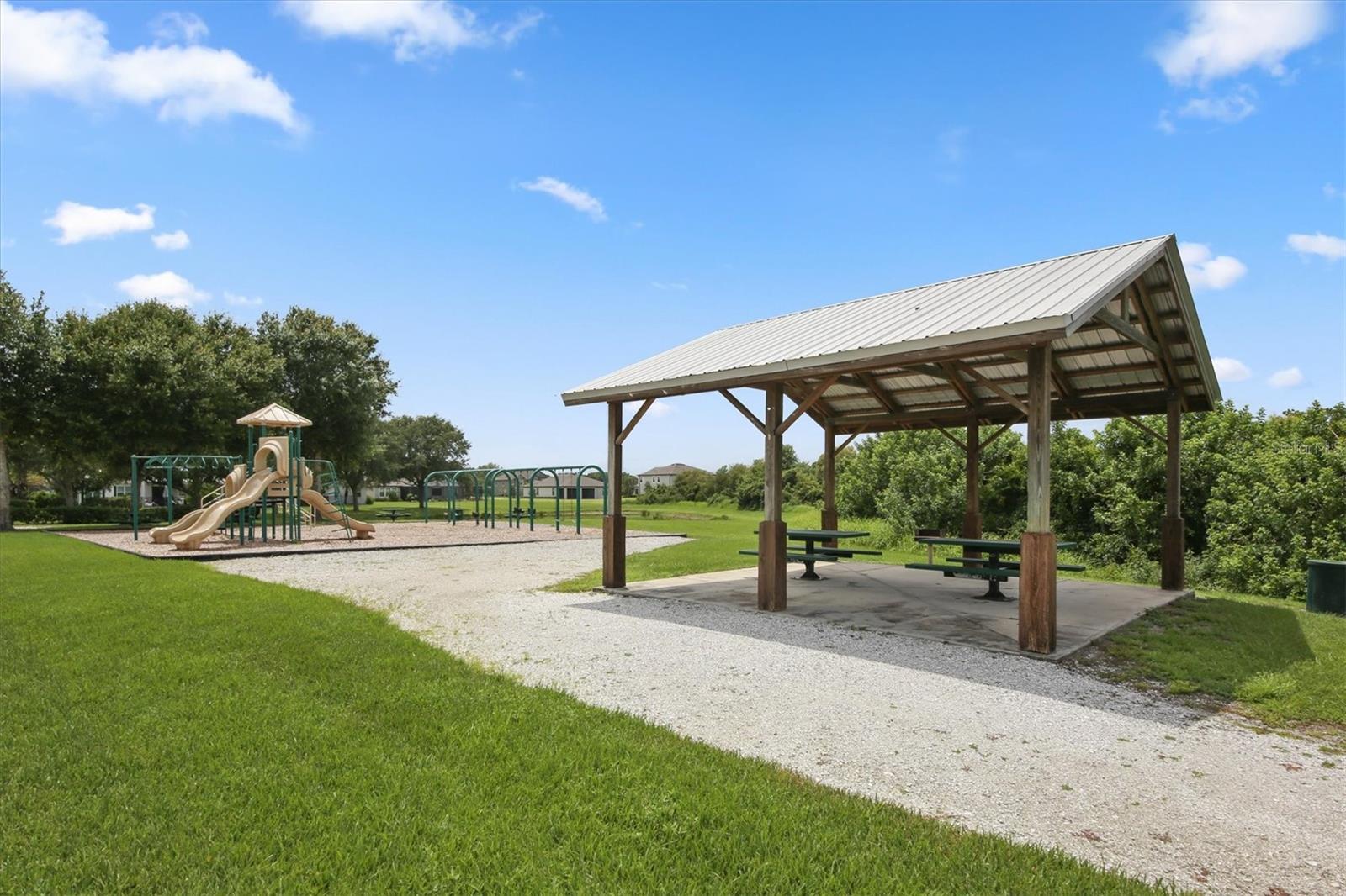 TWIN RIVERS - Residential