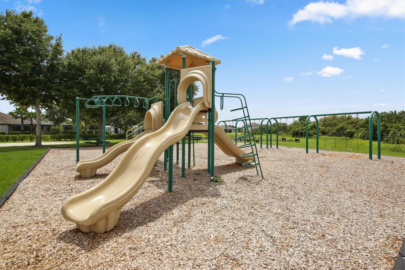 TWIN RIVERS - Residential