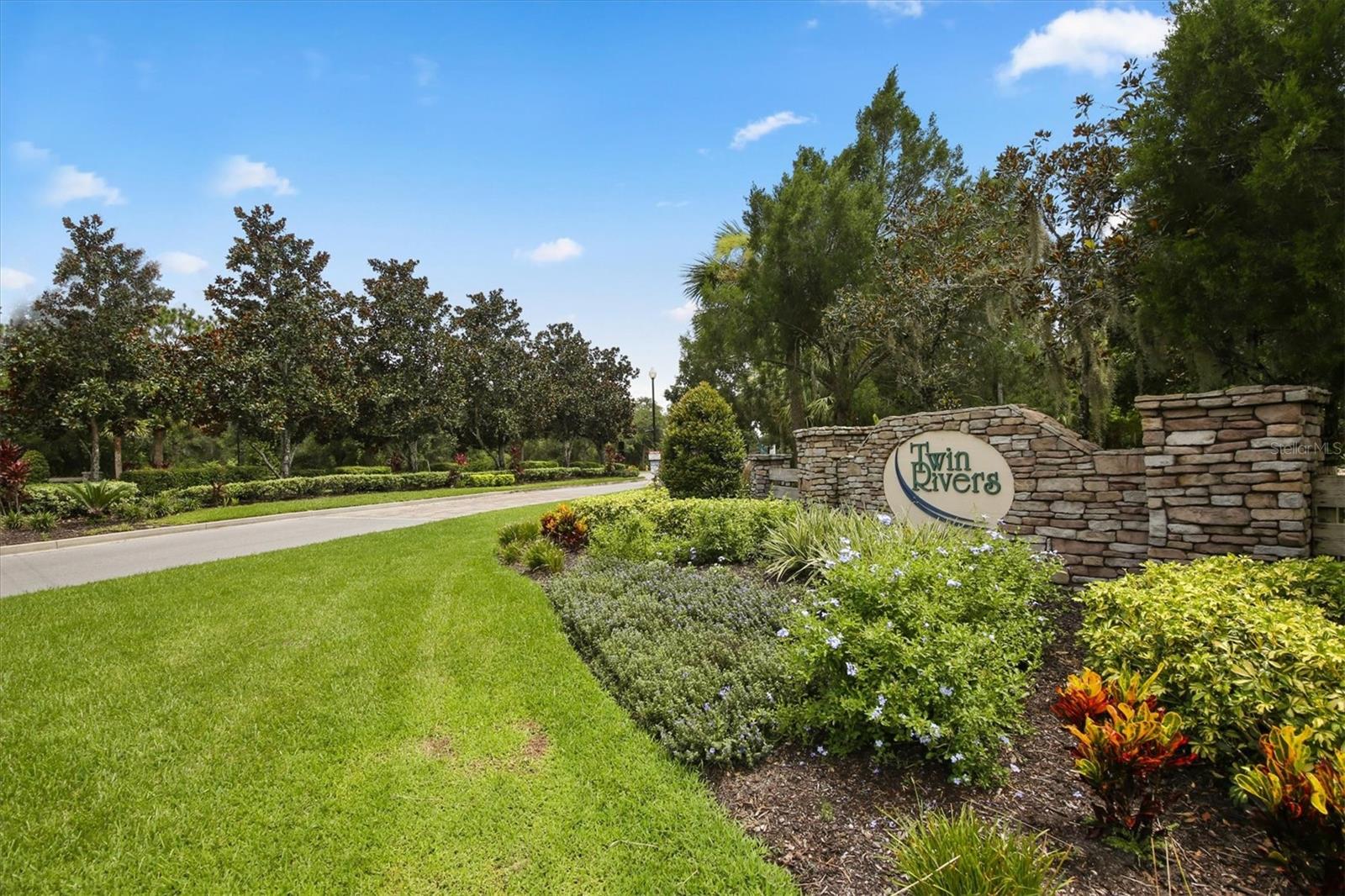 TWIN RIVERS - Residential