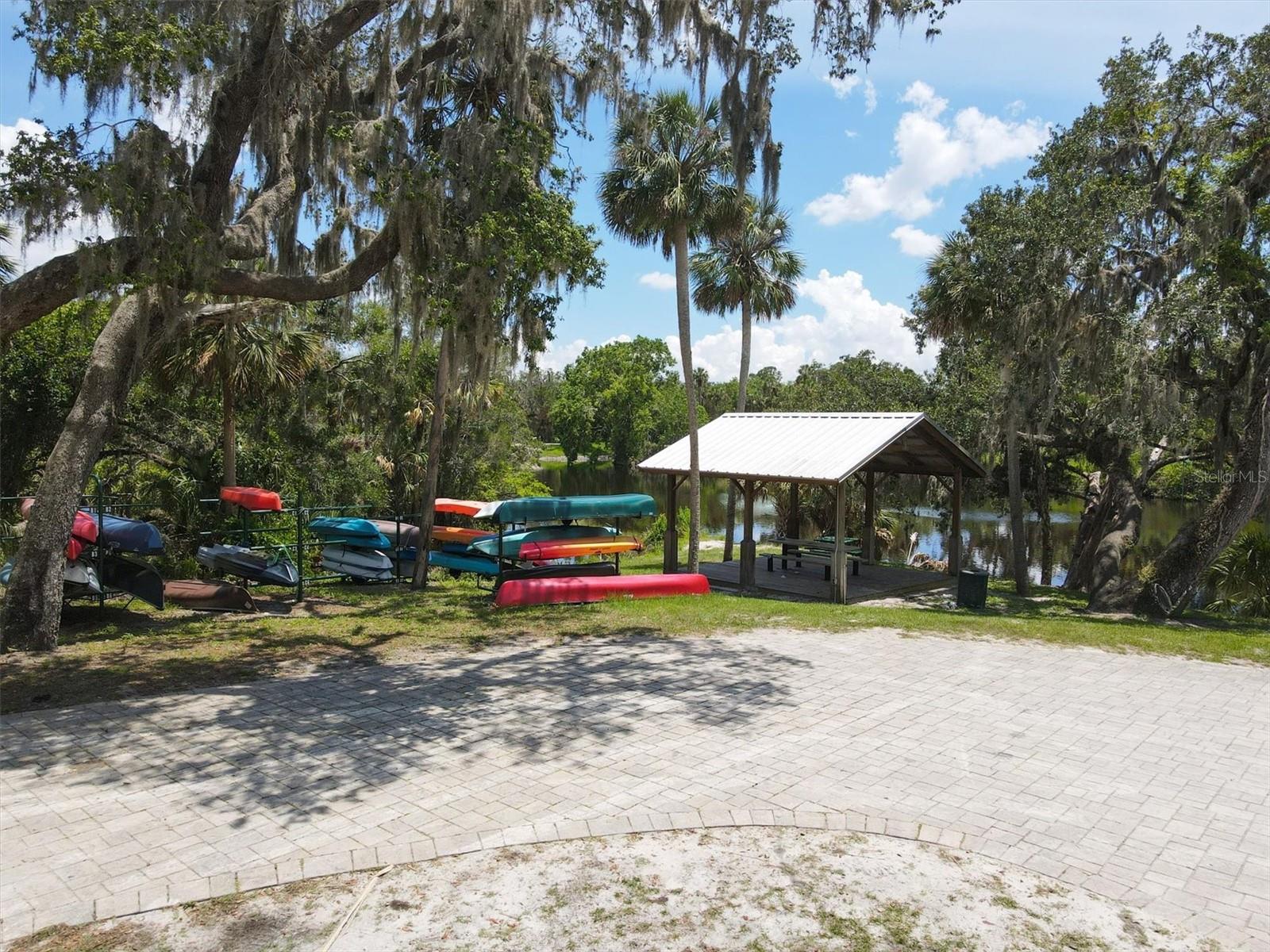 TWIN RIVERS - Residential